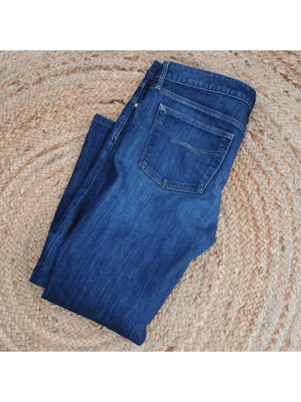 GAP Womens 1969 Real Straight Size 32 / 14 Reg  Dark Blue Medium Wash.